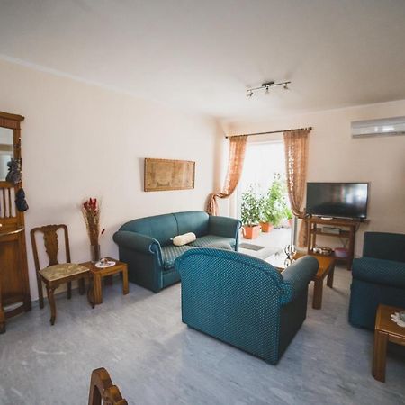 Apartment On Nikaias 5C パトラ エクステリア 写真