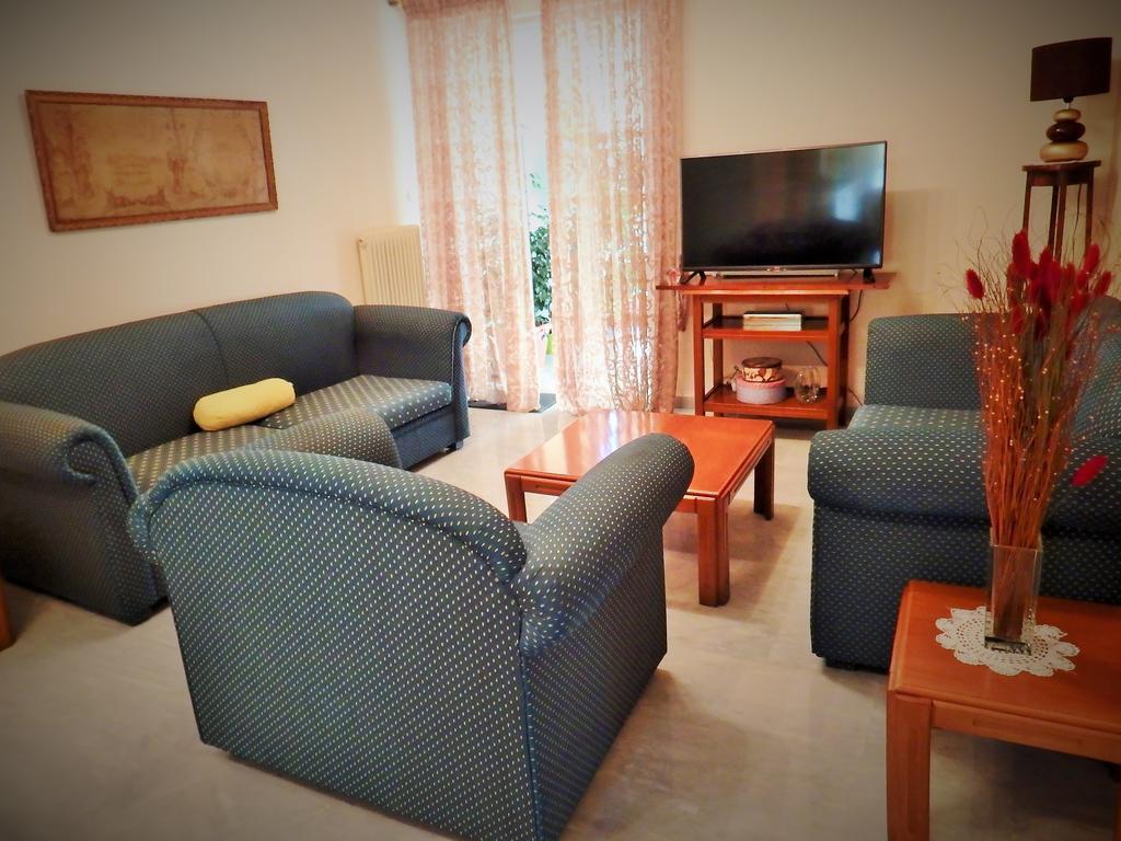 Apartment On Nikaias 5C パトラ エクステリア 写真