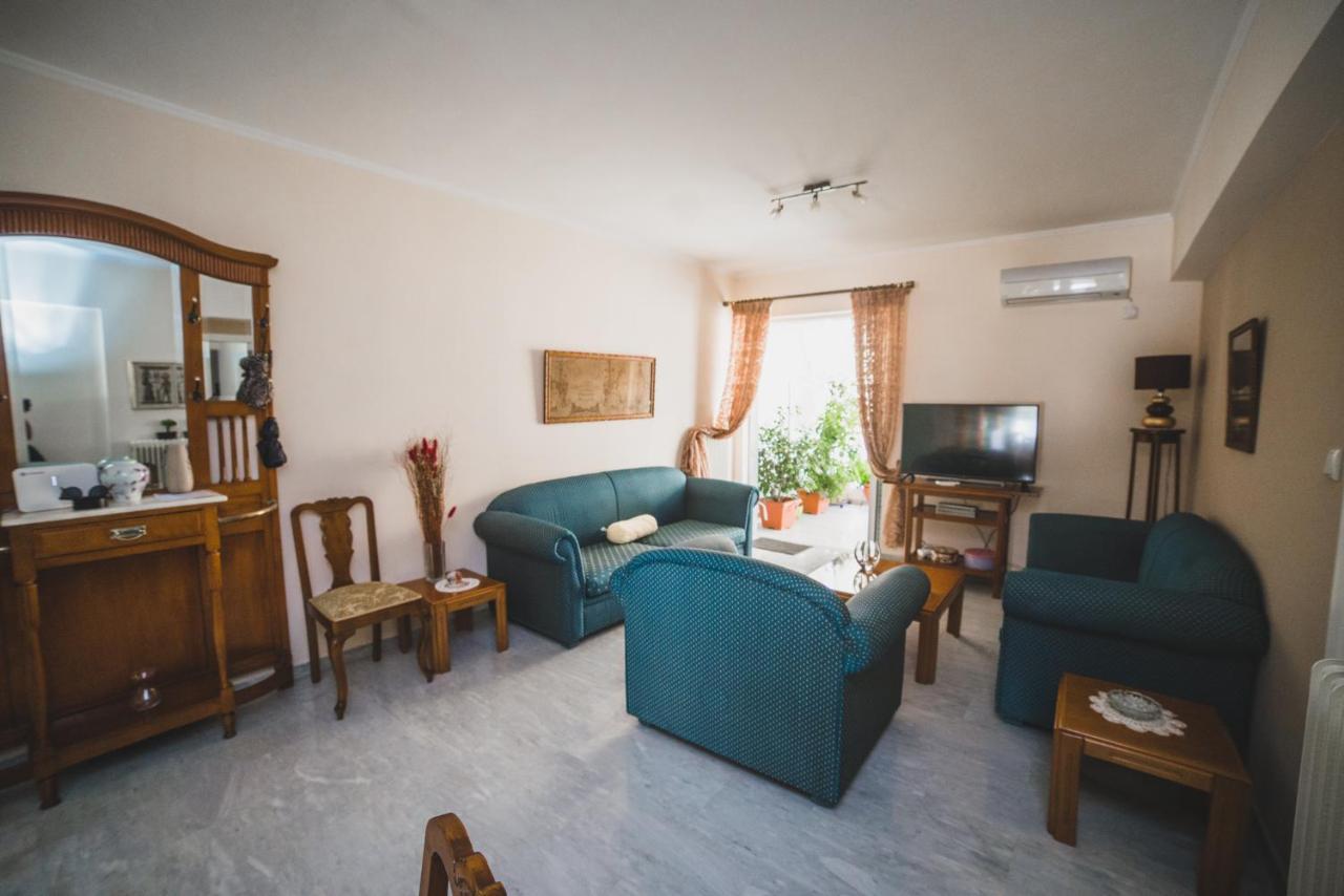 Apartment On Nikaias 5C パトラ エクステリア 写真