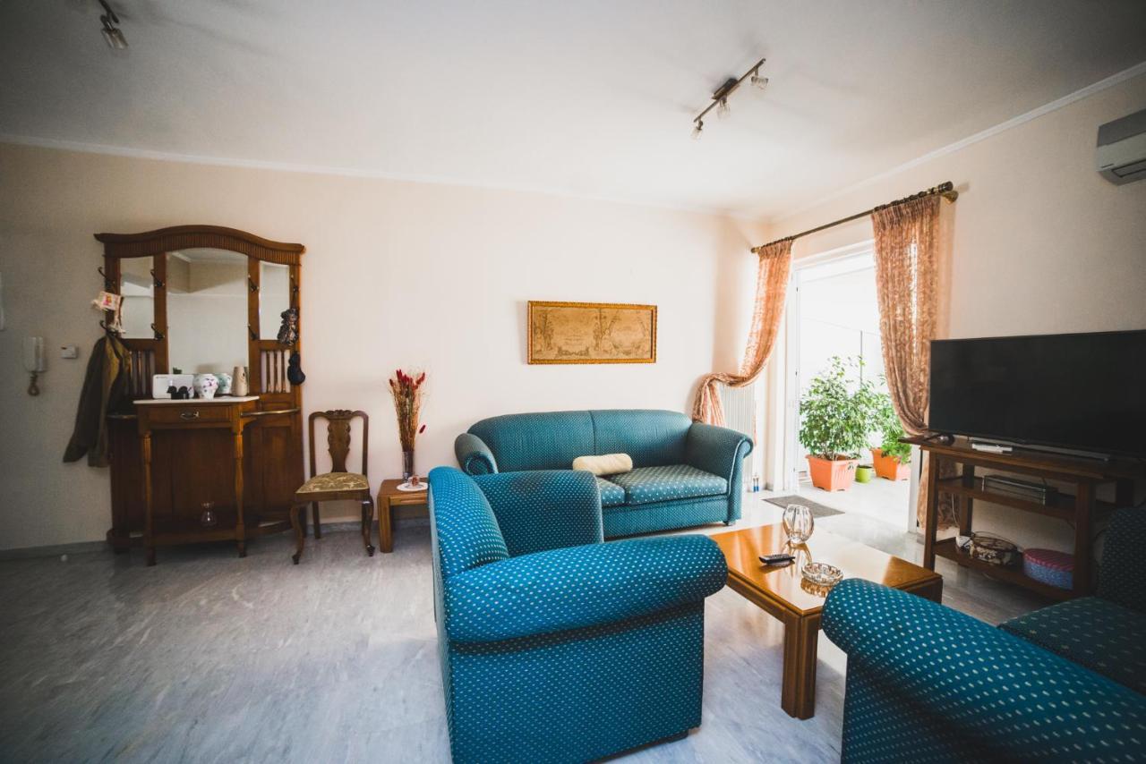 Apartment On Nikaias 5C パトラ エクステリア 写真
